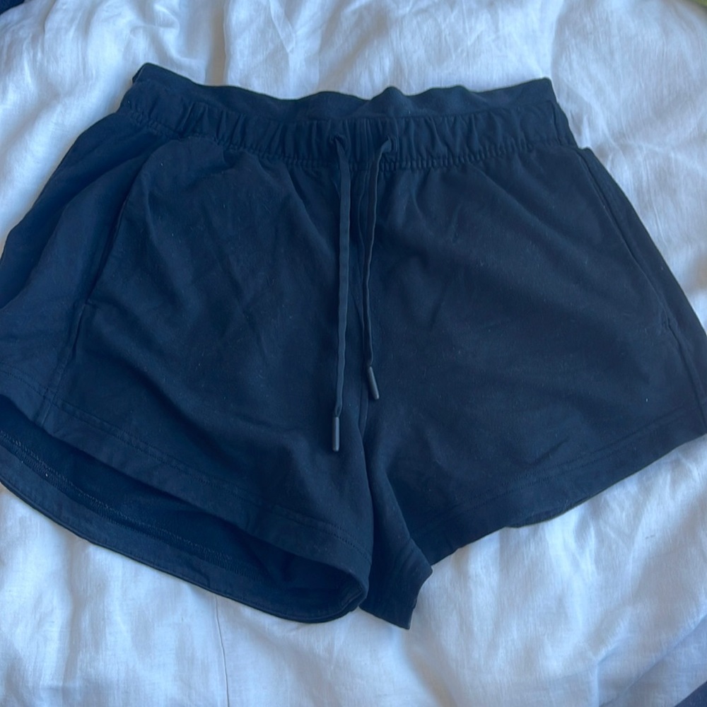 Lulu shorts size 4 black